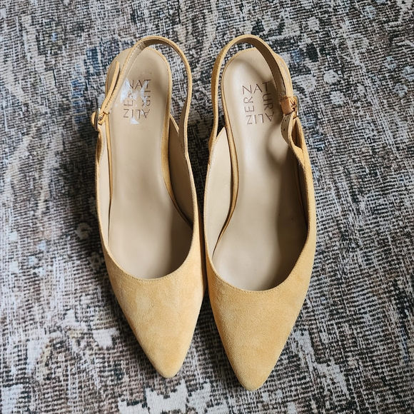 Naturalizer Baylee Butter Yellow Suede Slingback Kitten Heels - Size 9 - Picture 3 of 5